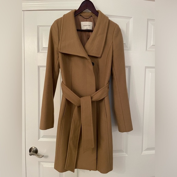 XS, The Babaton Connor Coat, Italian Wool, from Aritzia, classic camel colour - Picture 2 of 11